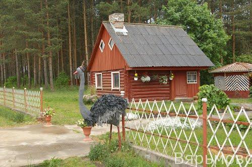 Вьезд на страусиную ферму, село Робежниеки. Латвия.